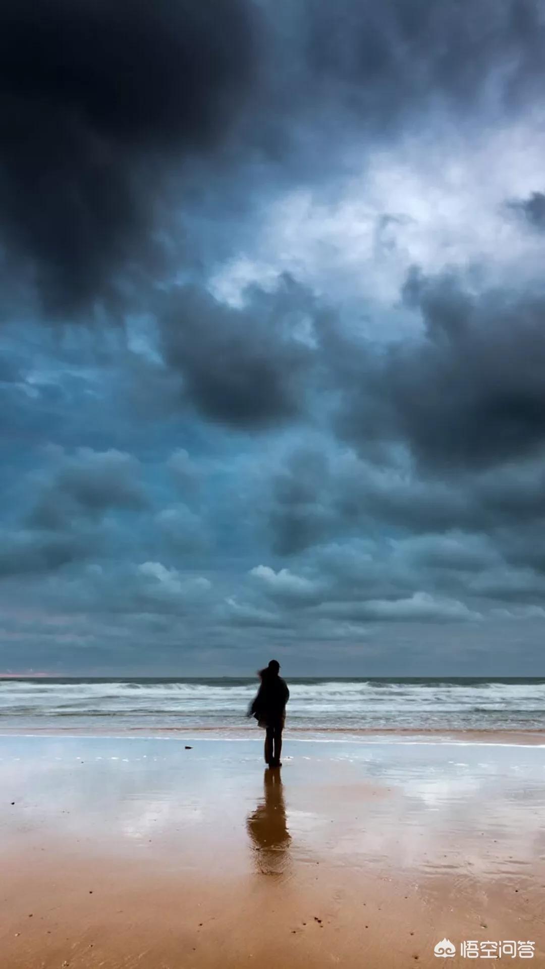 看着孩子孤独的背影文案?:孤独背影图片 看着孩子孤独的背影文案?:孤独背影图片