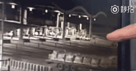 奔驰失控