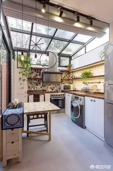 [夹缝中生存]什么叫夹缝里生存？