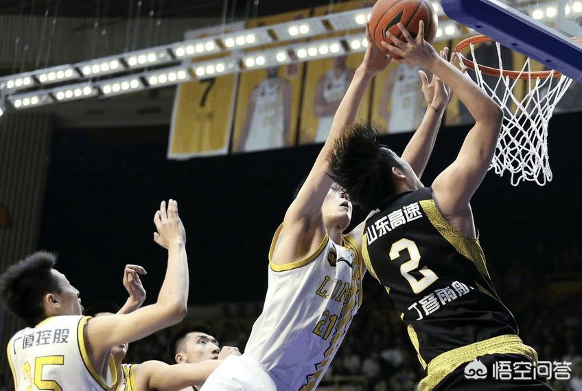 山东客场击败广厦,回到主场能连胜三场结束这个系列赛?广厦还有机会打回杭州吗? 山东客场击败广厦,回到主场能连胜三场结束这个系列赛?广厦还有机会打回杭州吗?