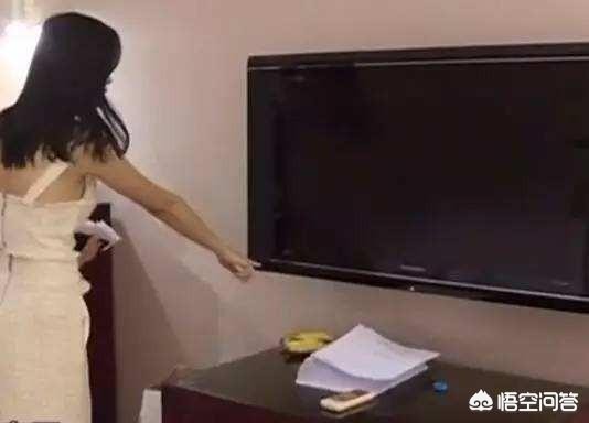 住酒店遭偷拍被威胁（河北一对情侣两年前入住主题酒店遭偷拍，如今视频流出酒店却不积极处理。你怎么看？）