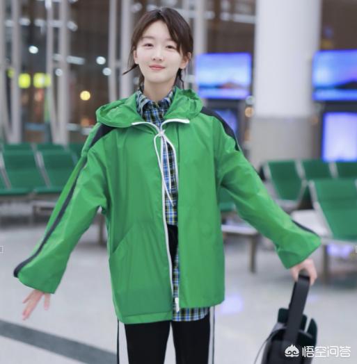 女士运动服装,平时喜欢运动休闲风,有哪些穿搭图片可以参考吗?