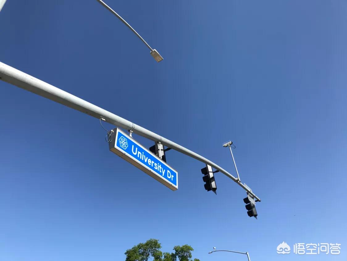 招聘研究生月薪三千 （硕士毕业就在实验室做助理，一辈子拿3000块钱工资，值吗？）
