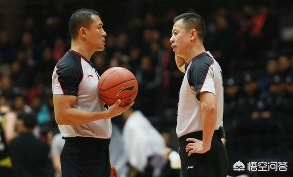 昨晚cba总决赛第三场,辽宁主场艰难取胜,为什么福特森有几次犯规裁判不敢吹罚? 昨晚cba总决赛第三场,辽宁主场艰难取胜,为什么福特森有几次犯规裁判不敢吹罚?