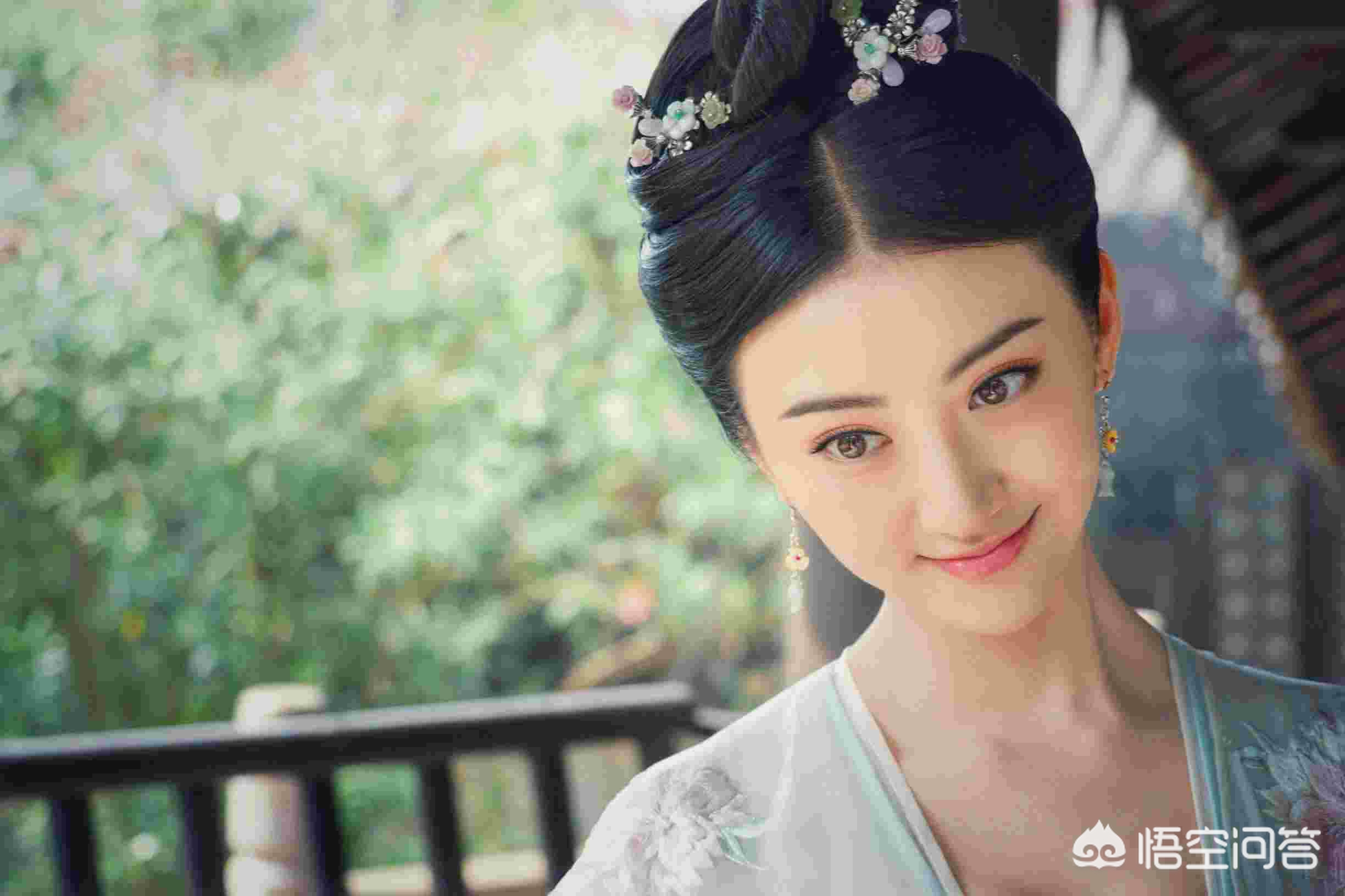 明星美妆好物测评在线
