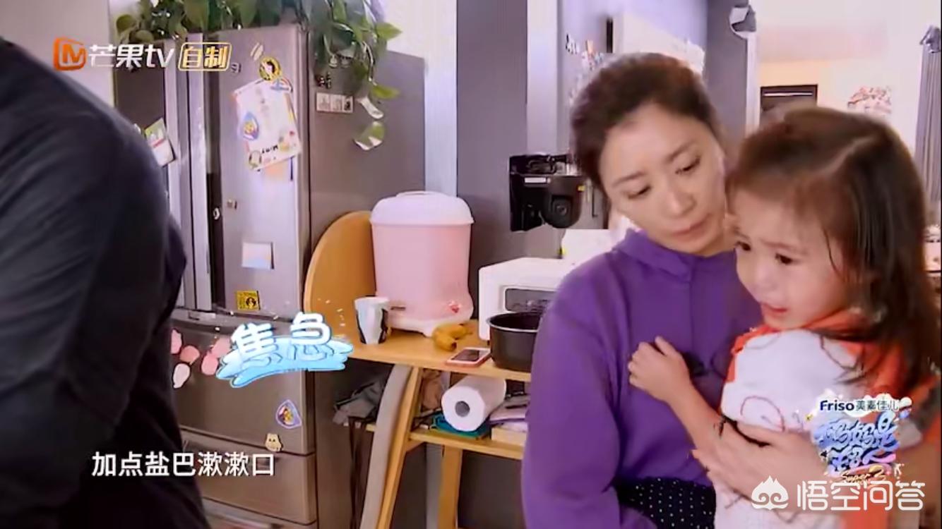 贾静雯晒咘咘庆生照
