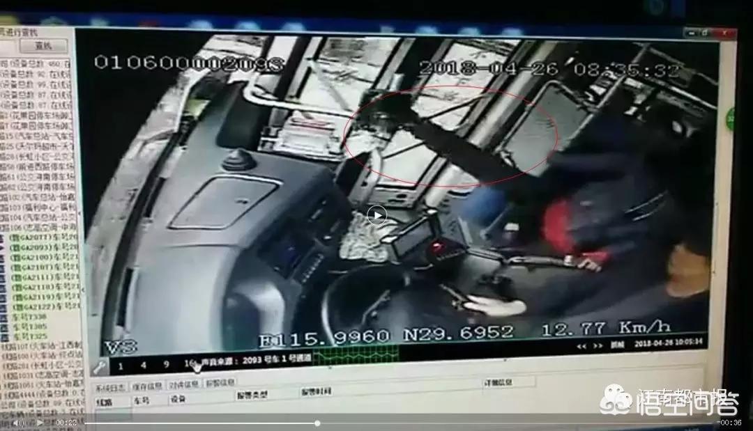 女子坐过站后公交车上撒泼，骂司机、夺手机、破窗逃跑 ，你怎么看？：不给买手机商场撒泼