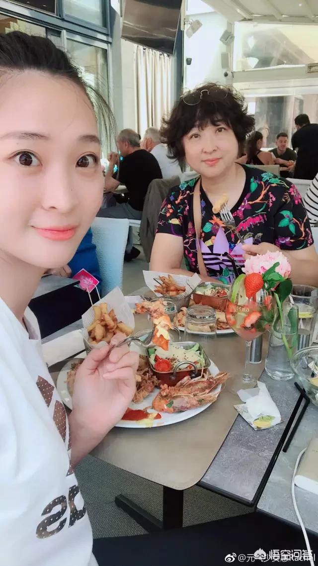 中国女排vs法国女排（中国女排激战正酣期间，名宿惠若琪晒出在法国旅游照片心情大好，你怎么看？）