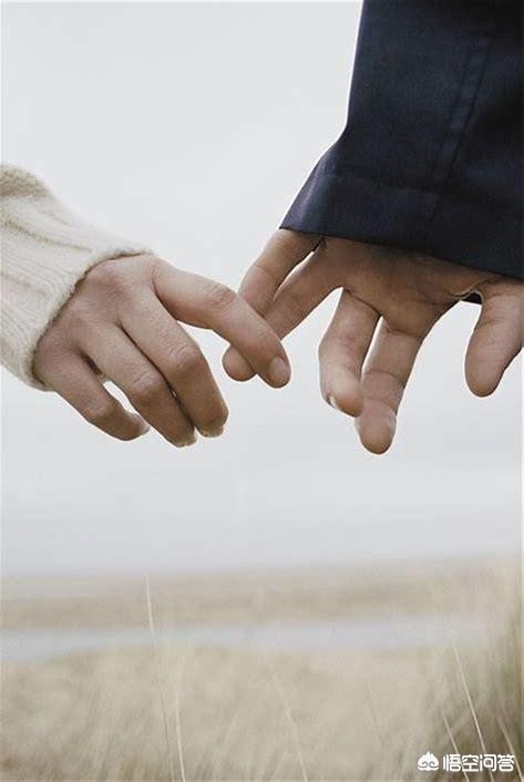 怎样看待婚礼前准新娘表示婚后各过各的，只因男方拒在房产证上加她名字这件事？：准新娘上了前男友车