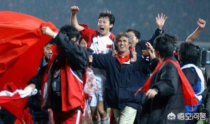 2002年，姚明进入NBA，国足进入世界杯，这两件事哪件在当时更轰动？