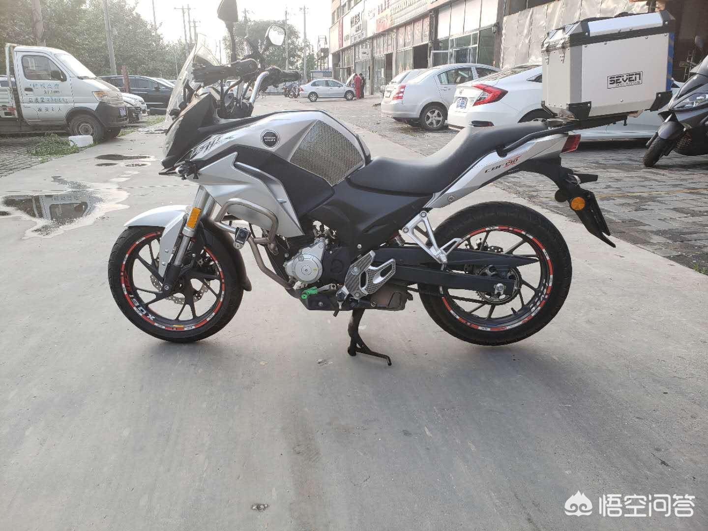 本x（乐乐买了五本笔记本每本x元给收银员五十元找回十五元请根据数量关系列出方程？）