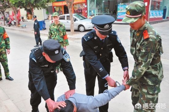 外卖员曝拍女生洗澡