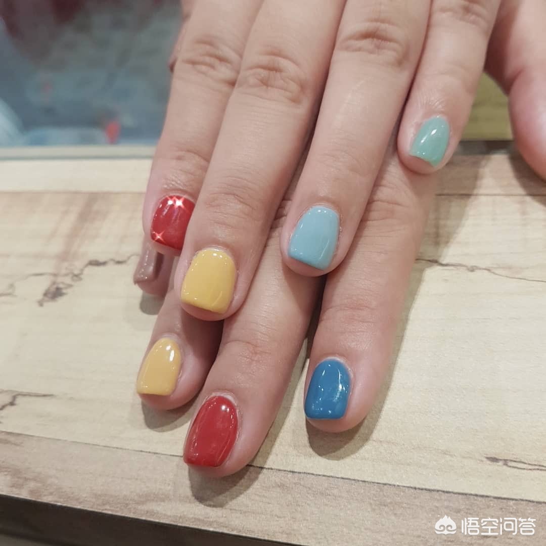 彩妆好物推荐多色美甲
