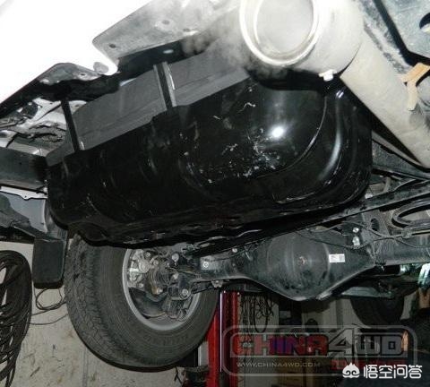 丰田霸道越野视频