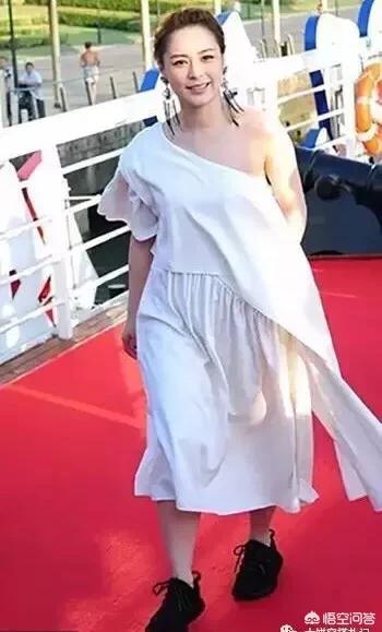 化妆穿搭技巧女生
