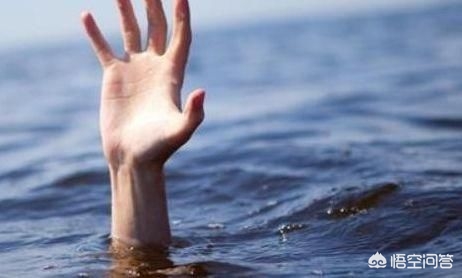 [情侣泰国出海1人身亡]泰国普吉翻船事故致45名游客遇难，泰国正值雨季景区安排出海项目合适吗？