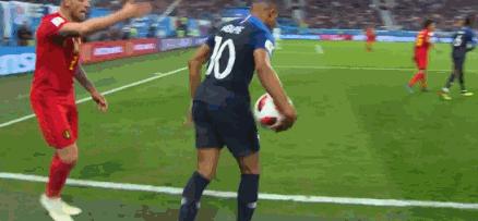 法国vs比利时，你觉得姆巴佩的黄牌是合理拖延时间还是球品不佳？