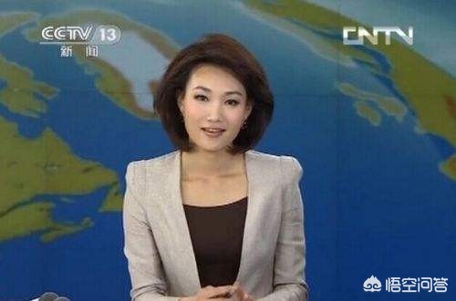 央视女主播李梓萌的发形是假发吗？：新闻主播为啥戴假发