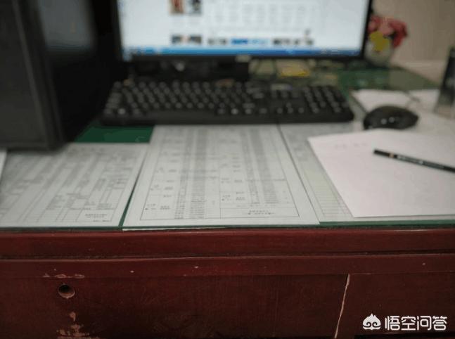 为什么以前有些人的办公桌要盖一张玻璃? 为什么以前有些人的办公桌要盖一张玻璃?