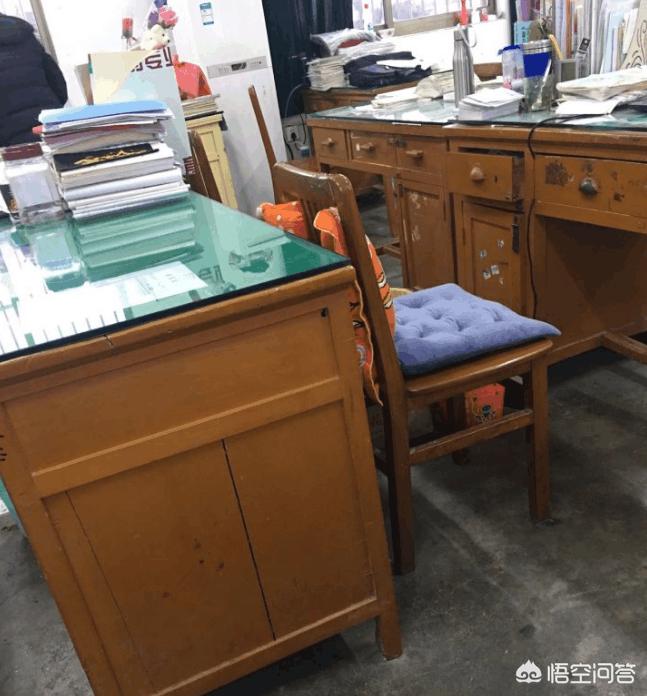 为什么以前有些人的办公桌要盖一张玻璃？