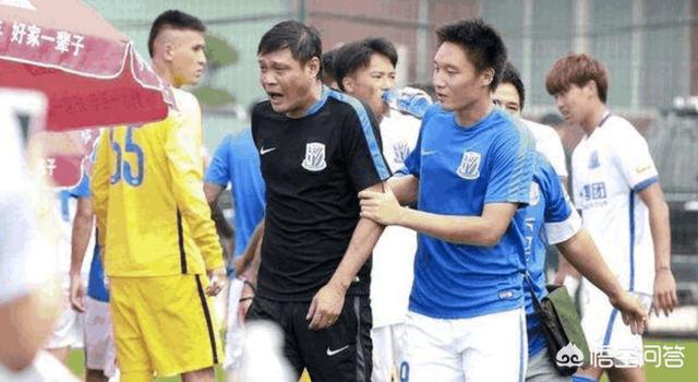 健身房教练被掌掴健身房教练被砸