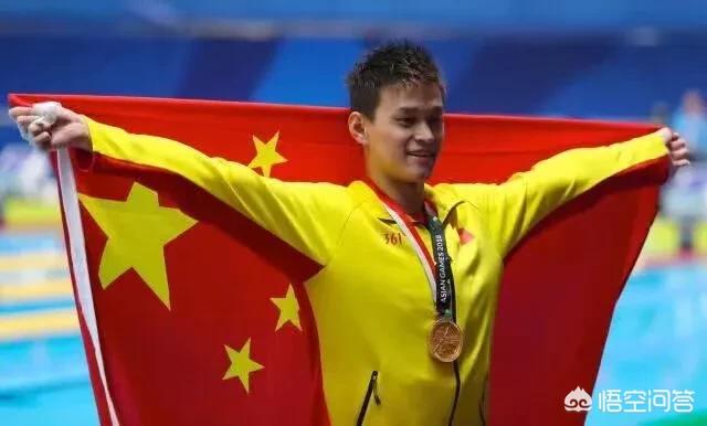 韩国人挥国旗被夺下（韩国国旗上为什么用中国的八卦，到底有什么含义？）