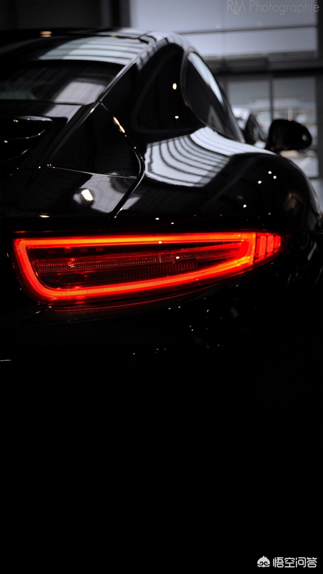 [黑色壁纸全黑]电脑屏幕总是自动变成黑色背景？