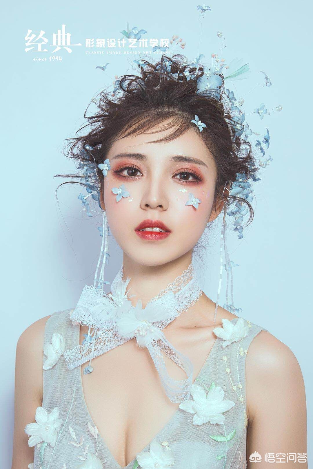 盘发技巧化妆技巧视频
