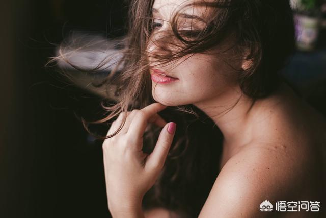 出轨女高管辞职（高管辞职利空还是利好？）