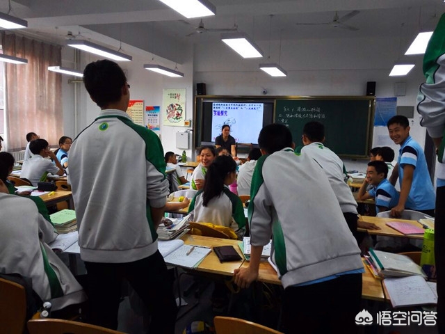 奥运会知识漫画（济南有位“动感教学”的化学老师，如何评价这位老师？如何看待这种教学方式？）