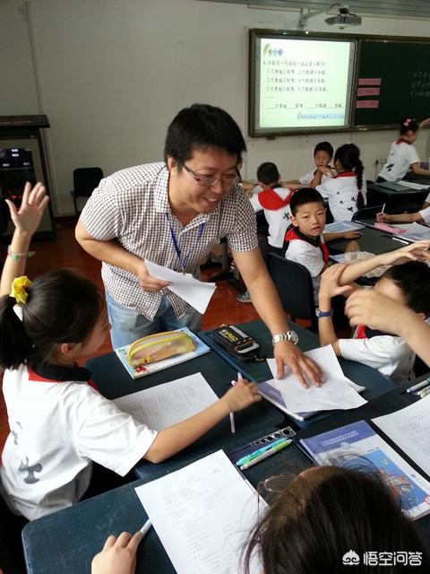 假如一个老师多次侮辱欺压学生导致学生得抑郁症自杀，那么这个老师犯法吗，如果犯法会怎么判刑？：学生遭老师性侵轻生