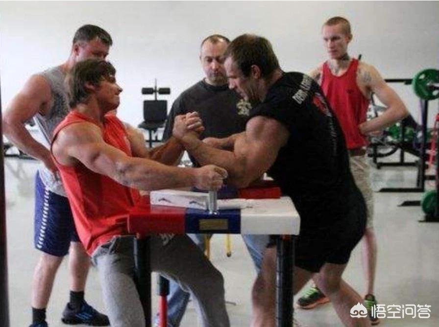 扳手腕怎么才能扳过手臂比自己粗的人? 扳手腕怎么才能扳过手臂比自己粗的人?