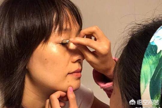 马伊琍女儿17岁近照（马伊琍晒照女儿的化妆技术，你怎么看？）