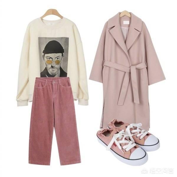 粉丝运动鞋女怎么搭配衣服,粉色的纱裙配什么上衣好看?