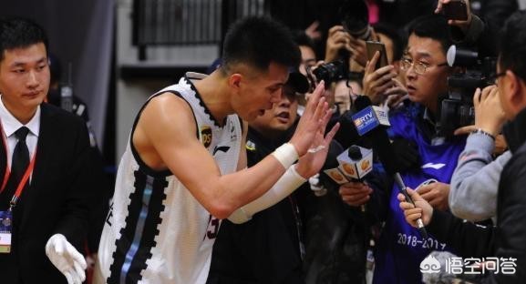 CBA联赛第四轮,郭艾伦在赛后累到咳嗽干呕,为何还要坚持接受采访呢?你怎么看? CBA联赛第四轮,郭艾伦在赛后累到咳嗽干呕,为何还要坚持接受采访呢?你怎么看?