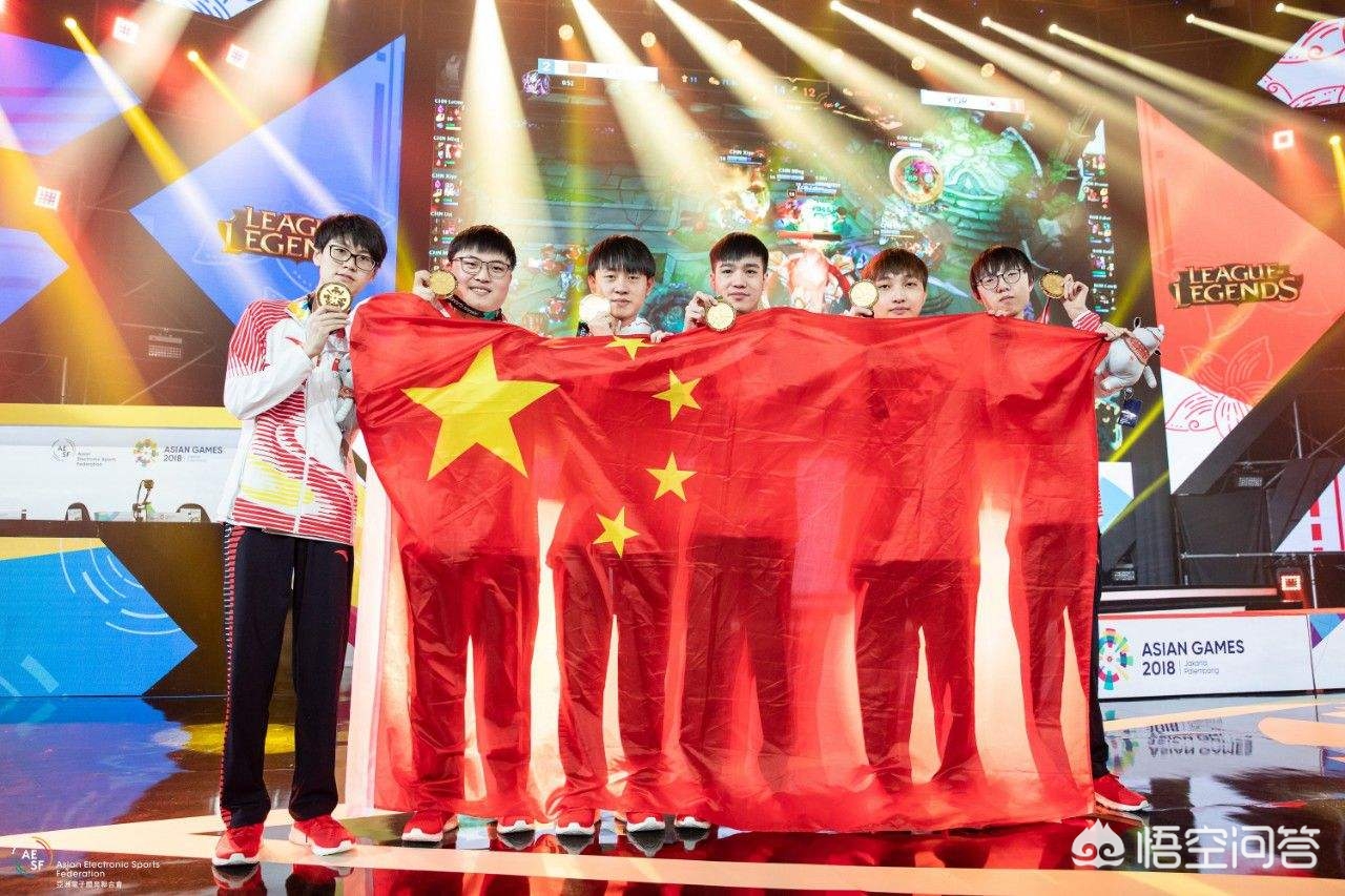 如果ig夺冠，两个韩国人在颁奖仪式上选择披上韩国国旗，你们能接受吗？：韩国人挥国旗被夺下