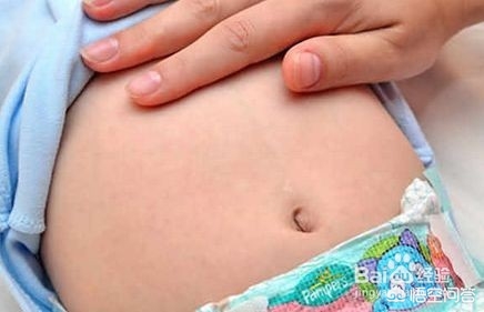 操嘴（如何判断宝宝是否胀气，如何处理？）