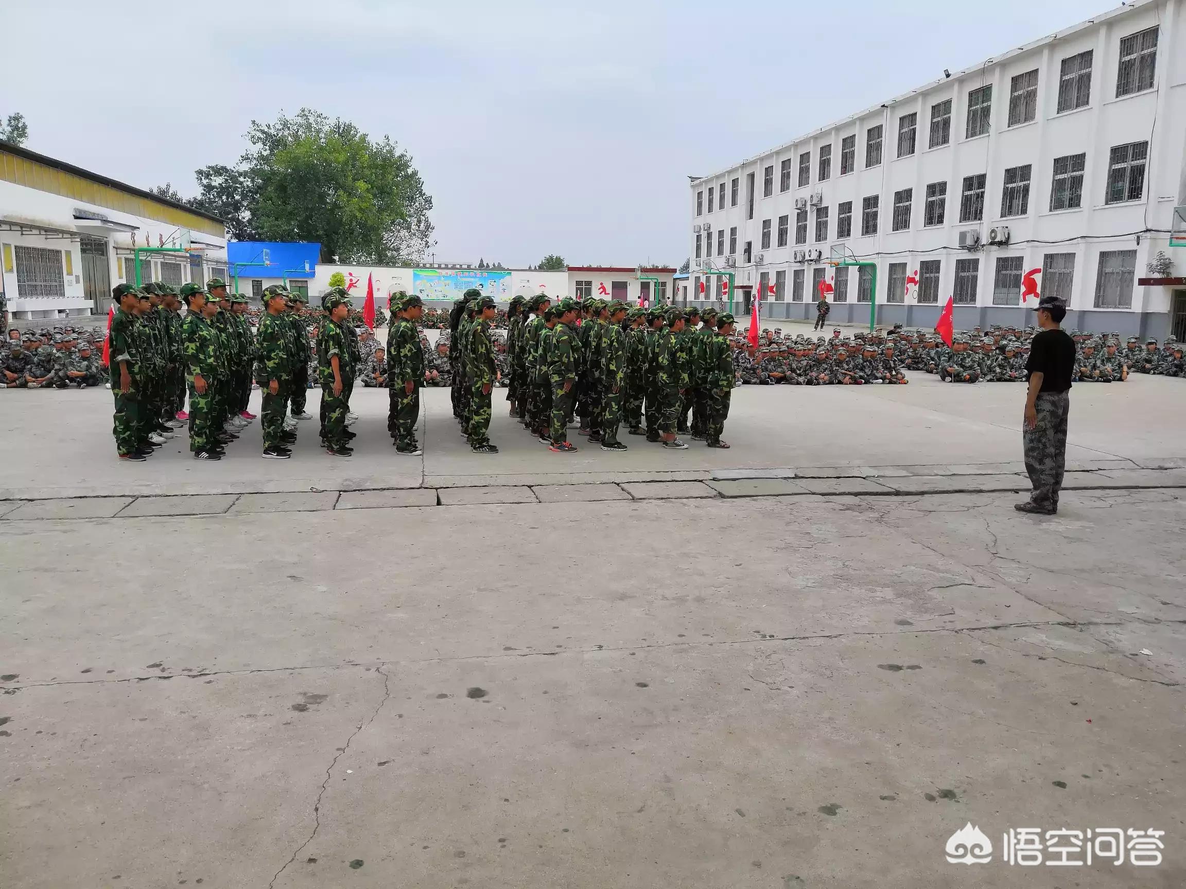 校园游戏赛事分析（学校组织百家小讲坛比赛，讲什么方面的内容比较好？）