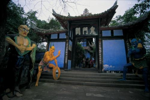 重庆两地现冥界之花（对重庆市丰都县的鬼城，为什么叫鬼城，能科普一下吗？）