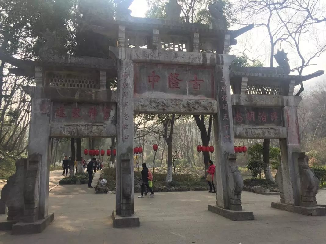 河南南阳的卧龙岗，真的是诸葛亮的故居吗？