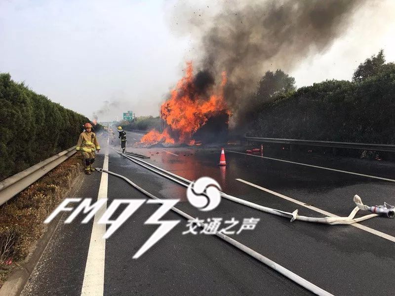 [20吨快递葬身火海]双11快递货车在浙江高速上起火，4500多件快递“葬身火海”，这该谁负责？