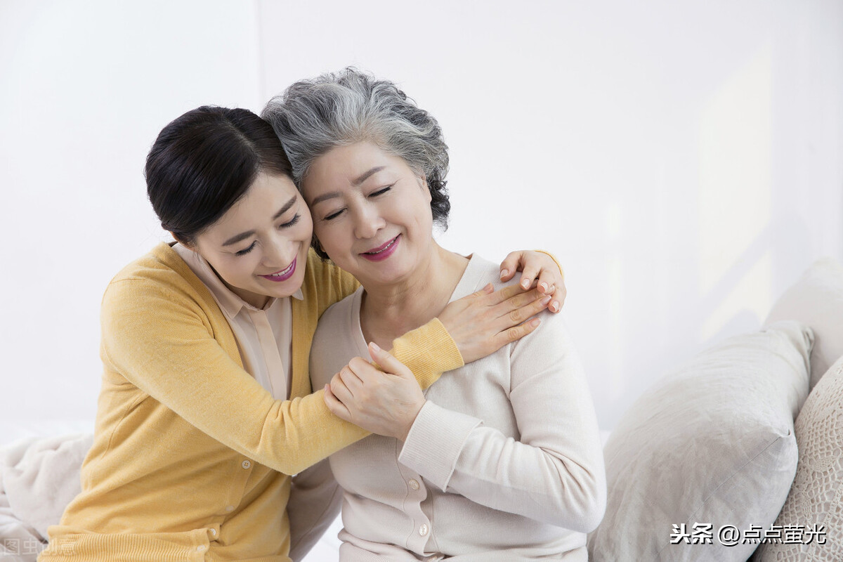 母亲不认人了，要不要放弃工作家庭回老家陪母亲走过最后的日子？：免费打工20年救母亲