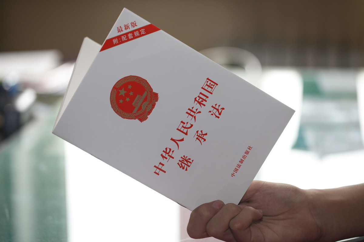 甲有一套房子价值200万，甲欠乙500万，甲去世，甲唯一的继承人丙放弃，那么乙的债权如何保障？：500万继承人找到了