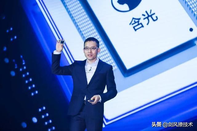 阿里首款AI芯片“含光800”重磅发布，最强AI推理芯片如何炼成？：阿里将发布AI眼镜