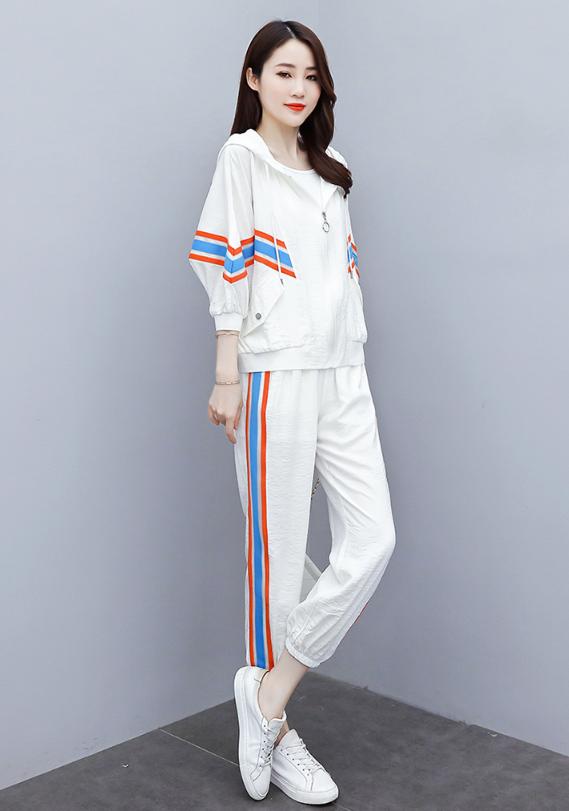 女士运动服装,平时喜欢运动休闲风,有哪些穿搭图片可以参考吗?