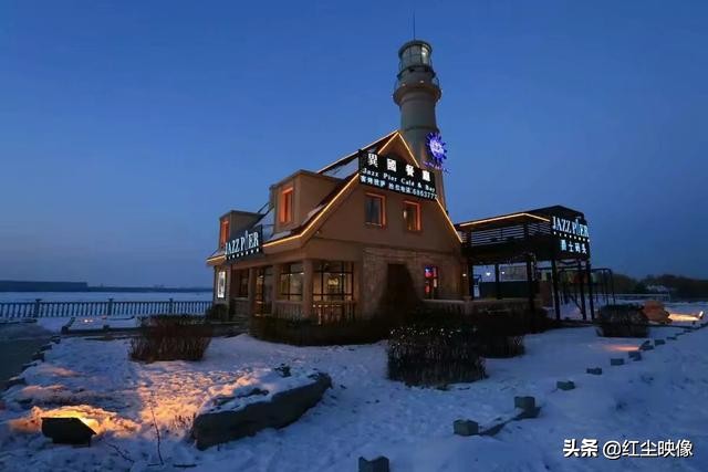 早上江边风景发朋友圈的句子？：江边风景图片