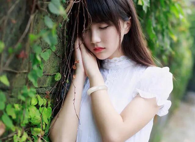 梦见男朋友带另外一个我不认识的女人回家，这是怎么回事啊？是不是他？