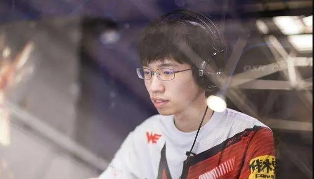 WE上单957，变捞的原因是不是跟EDG厂长一样呢？对此你怎么看？：we957