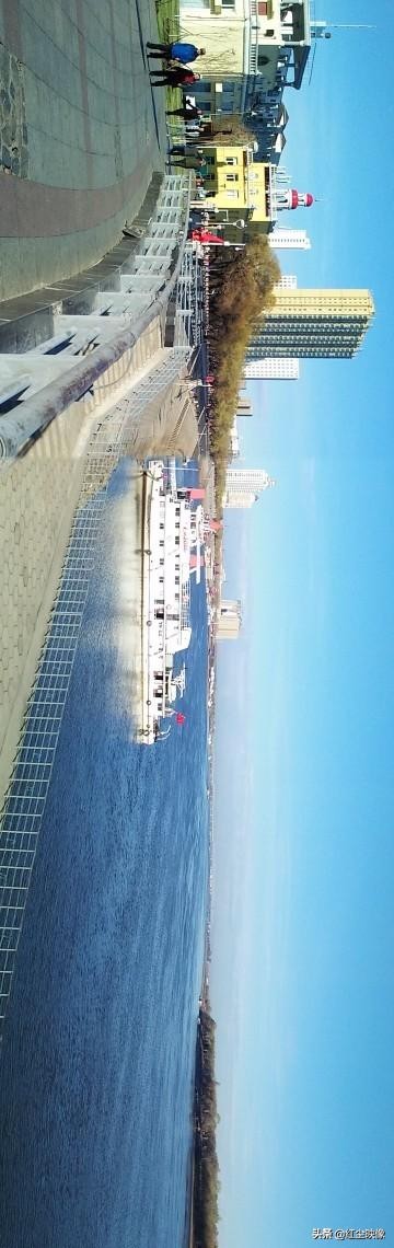 早上江边风景发朋友圈的句子？：江边风景图片