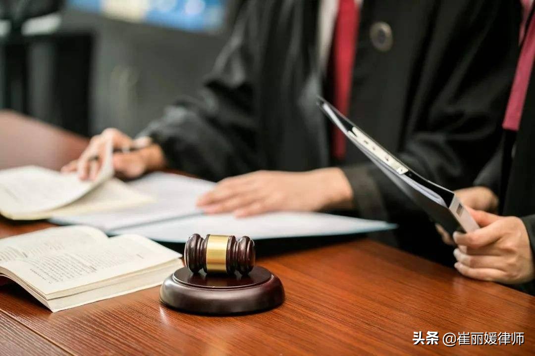 律师的年收入有多少？在单位上班还是当律师好，为什么？